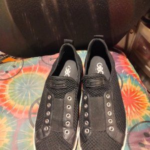 GBG BLACK LADIES SNEAKERS 9 1/2M